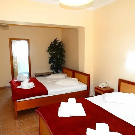 Faros Ii Hotel Pireu